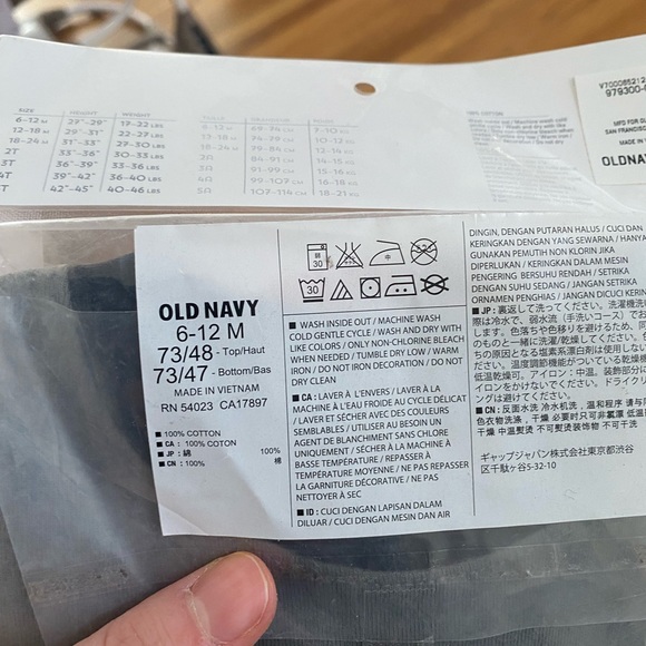 Old Navy 2 Pc Pajama Set Boys Size 6-12 M Glow In The Dark Sleep Pants Shirt NWT - Picture 4 of 4